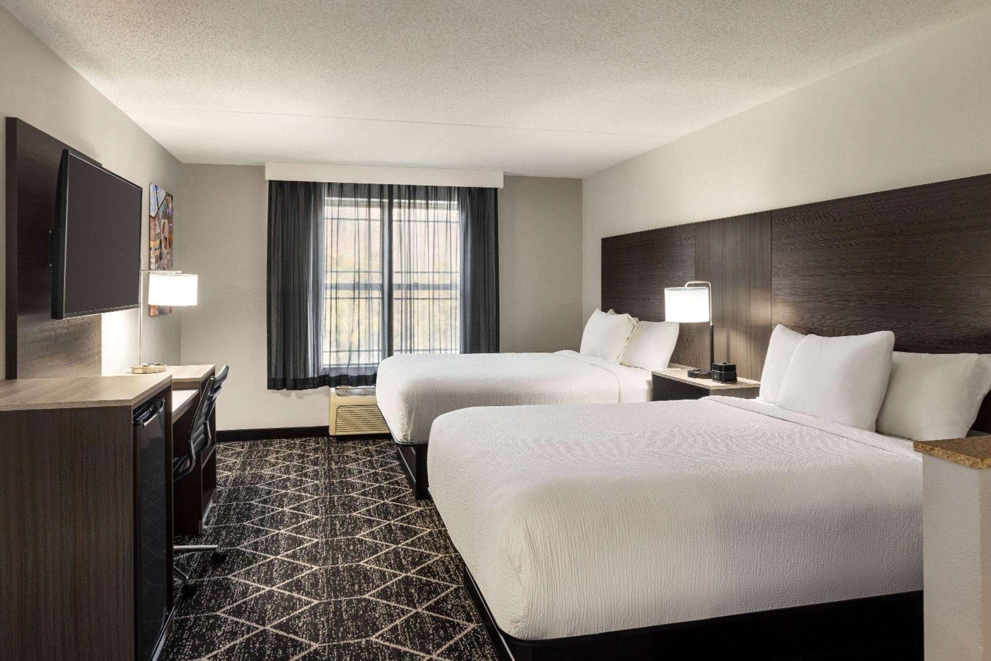 La Quinta Inn & Suites By Wyndham Озеро Джордж Экстерьер фото